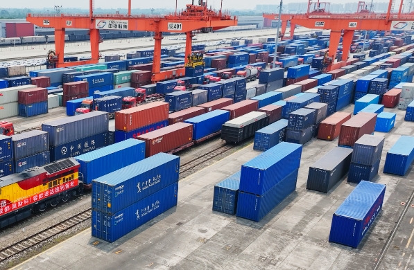 干散貨船運(yùn)運(yùn)費(fèi)是連接全球貿(mào)易重要紐帶，價(jià)格變動(dòng)牽動(dòng)無數(shù)商家神經(jīng)